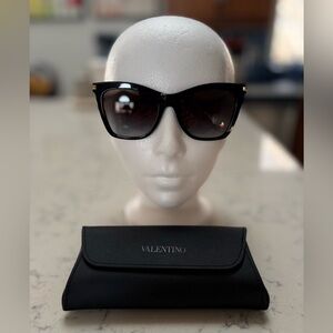 Valentino Rockstud Black Square Sunglasses – Made in Italy – Designer Shades